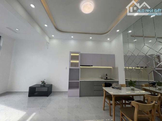 SIÊU VIP - NHÀ ĐẸP MỚI TINH - CHỈ NHỈNH 5 TỶ - XÁCH VALI VÔ Ở NGAY - 2