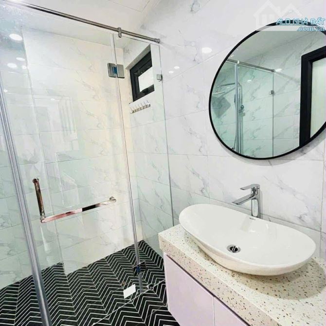 Hot - Chủ cần kinh tế bán nhà phố Hoàng Công Chất - 37m2 - 6 Tầng - Mặt tiền 4m - Giá chỉ - 2