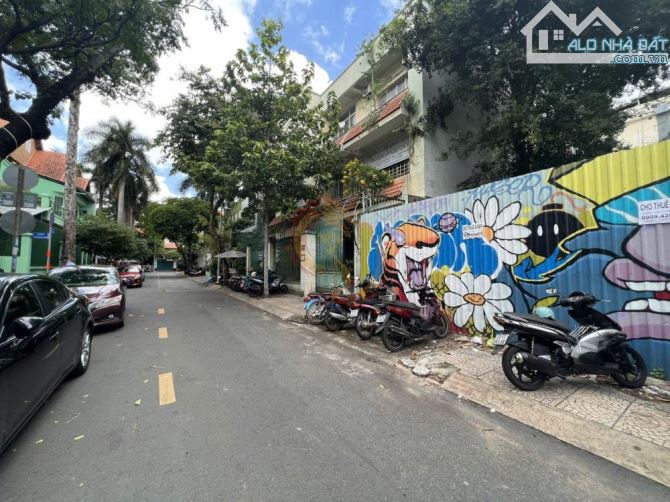 84 tỷ! Bán đất MT Đ. Nguyễn Thành Ý, Q.1 – 12.5x20m – 239m2. - 2