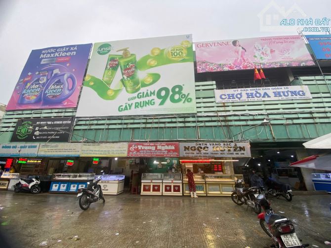 Cần tiền bán gấp nhà mặt tièn 404A Cách Mạng Tháng Tám, phường 11, Quận 3. DT: 6.5*25m - 2