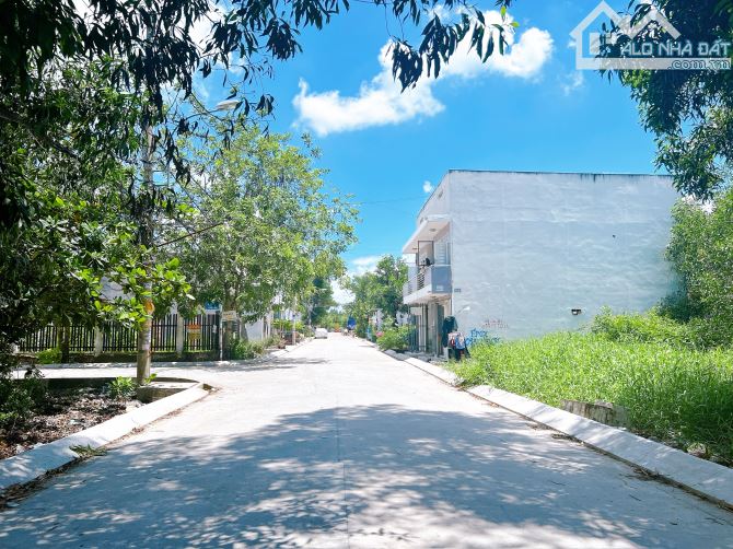 Bán lô đất vị trí đẹp gần đường cao tốc Bến Lức - Long Thành DT 5x20m Giá 4 tỷ 990 triệu - 2