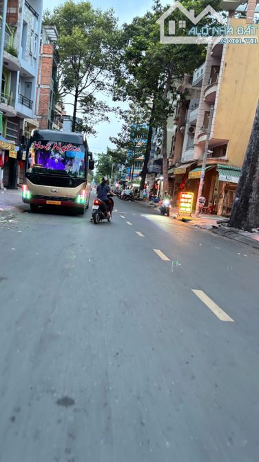 Bán Toà Nhà ngay Nguyễn Chí Thanh P.12 Q.5 DT:13x25 CN:301m2 KC: Hầm 9 Lầu, HĐT: 364tr/th - 2