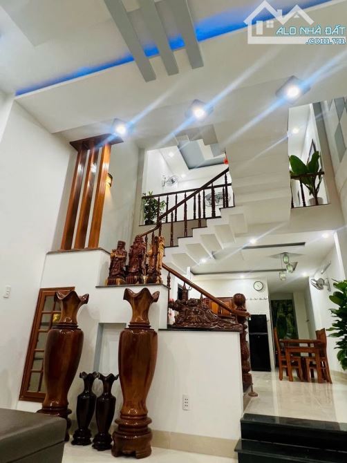 SẬP HẦM NHÀ 3 TẦNG MỚI ĐẸP CÙ CHÍNH LAN Ô TÔ NGỦ TRONG SÂN DT 113M2 NGANG 5.1M CHỈ 6.2 TỶ - 2