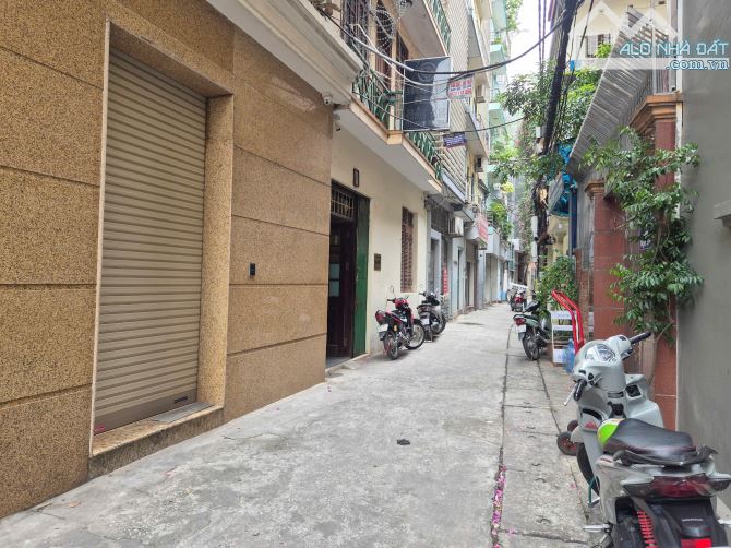 Hoàng Quốc Việt, Cầu Giấy - 40m2 - 4 tầng - Ô tô đỗ cửa - Gà đẻ trứng vàng - Gần phố - 2