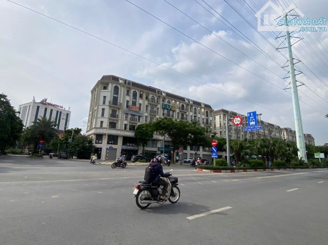 BÁN TÒA VĂN PHÒNG VẠN PHÚC DTSD1800M2, 2 THANG MÁY, 7 NỔI, 1 HẦM, MT30M, VỊ TRÍ VIP - 2
