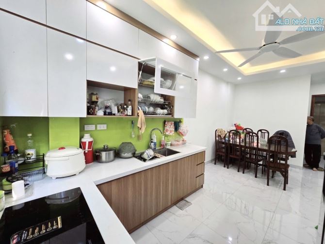 Cống Vị, lõi Ba Đình - Nhà chất - 6 tầng thang máy- Gần ô tô - 35m - Nhỉnh 10 tỷ - 2