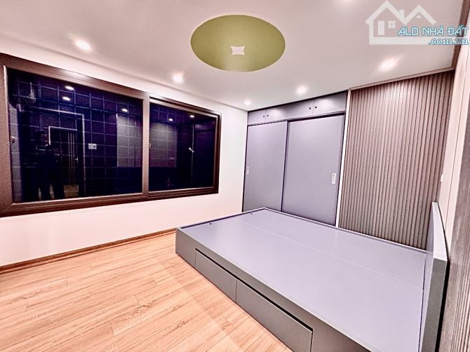 Em bán nhà tập thể phố Quỳnh mai tt hai bà trưng đẹp phòng ngủ nào có cửa sổ thoáng mát - 2