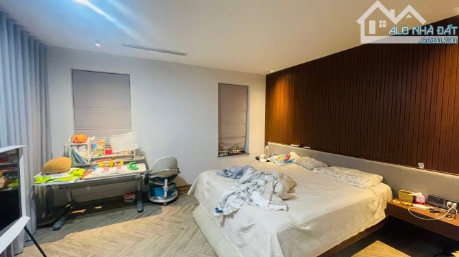 BÁN BIỆT THỰ LÔ GÓC - MẶT NGÕ Ô TÔ TRÁNH - PHỐ NGỌC THUỴ. DT: 200M. MT: 8M. GIÁ 36 TỶ. - 2