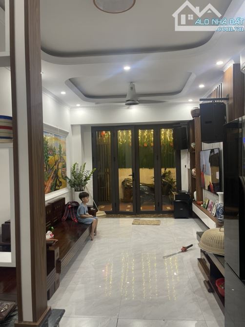NHÀ DÂN XÂY,5 tầng/  34m2/7.9 tỷ - FULL NỘI THẤT - THANH AM, LONG BIÊN – 15m oto TRÁNH - 2