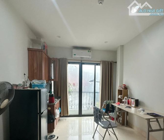 NGÕ 135 NGUYỄN  TRÃI NẰM TẠI VỊ TRÍ RẤT ĐẸP - GẦN PHỐ  - TRƯỚC NHÀ THOÁNG - NHÀ ĐANG CHO T - 3