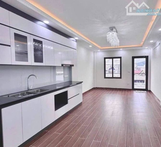 NHÀ 7 TẦNG THANG MÁY - PHỐ KIM MÃ - NGÕ Ô TÔ NHỎ - KINH DOANH - 3 MẶT THOÁNG . - 3