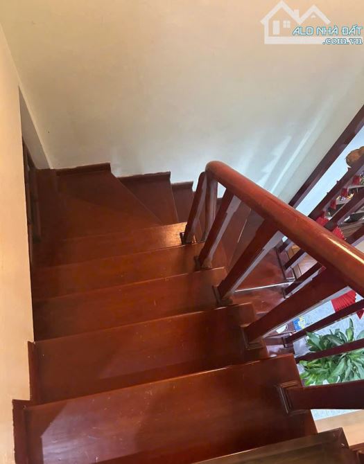 LÔ GÓC Hoàng Quốc Việt-Dân xây-43m x 5T- MT6m- gần phố- 9 tỷ hơn - 3