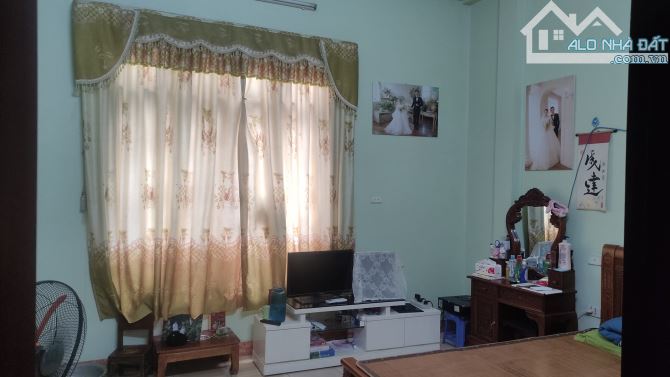 Chỉ 4.8 tỷ cầu Tó mặt ngõ ô tô vào tận cửa Cầu Hữu Hòa Thanh Trì 33m thiết kế đẹp - 3