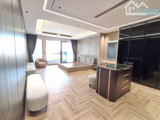 Bán Nhà Phố Nguyễn Văn Cừ 75m2, 7T Ô Tô tránh, Kinh Doanh, Full Nội Thất, 5PN - 2X Tỷ - 3