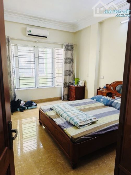 Trần Quốc Hoàn -Phân Lô Ô Tô Tránh Cạnh Đh Quốc Gia ,Trung Tâm Thương Mại * DT 40m .6 Tầng - 3