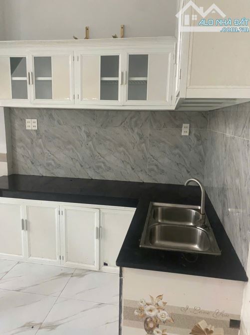 BÁN NHÀ 1 TRỆT 1 LẦU P.TÂN VẠN GẦN CHỢ GIÁ RẺ, DT 60M2, THỔ CƯ 100%, HẺM 3 GÁC THÔNG, SỔ R - 3