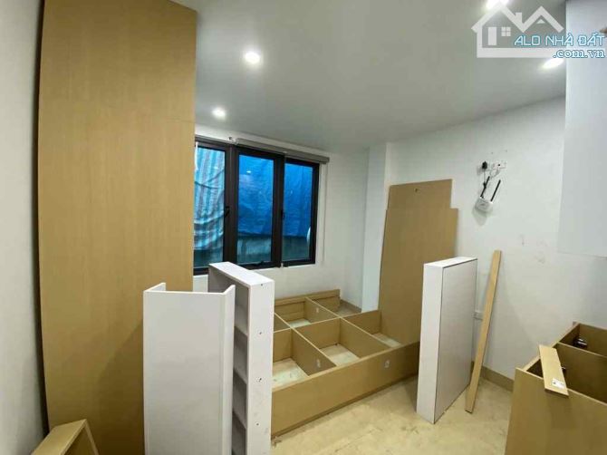 HOÀNG QUỐC VIỆT CẦU GIẤY, 5 TẦNG THANG MÁY, DT40M2 MT4M, Ô TÔ ĐỖ. Tc 12tỷ - 3