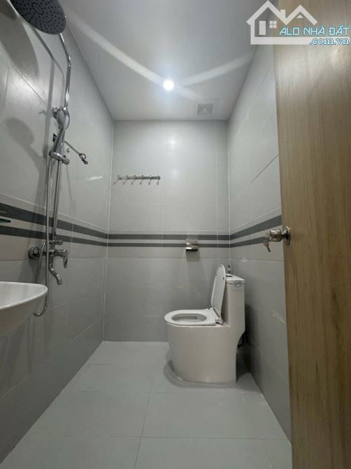 SIÊU VIP - NHÀ ĐẸP MỚI TINH - CHỈ NHỈNH 5 TỶ - XÁCH VALI VÔ Ở NGAY - 3