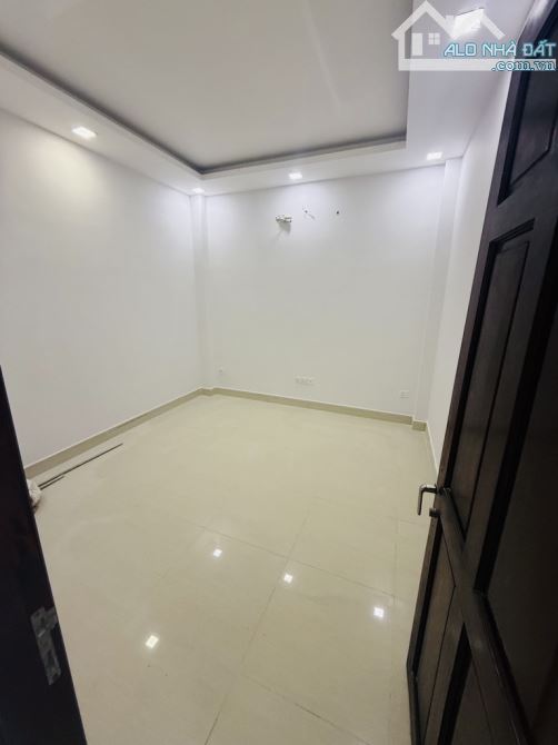 Bán nhà 3 tầng, Đường Tây Lân, DT 5X14, hẻm nhựa xe hơi, 5PN, khu cao tầng. - 3