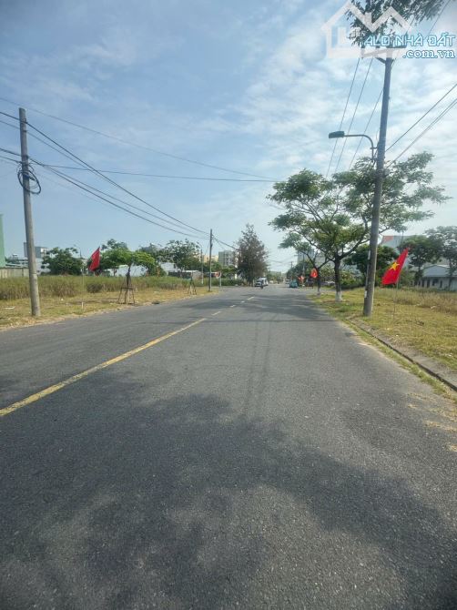 bán lô Góc 269m2 đất Biển khu Tân Trà , cach biển chỉ 500m , đường 10m5 - 3