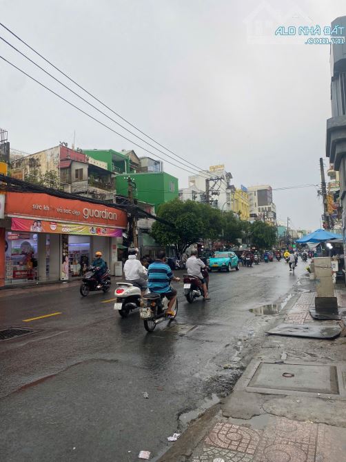 Cần tiền bán gấp nhà mặt tièn 404A Cách Mạng Tháng Tám, phường 11, Quận 3. DT: 6.5*25m - 3