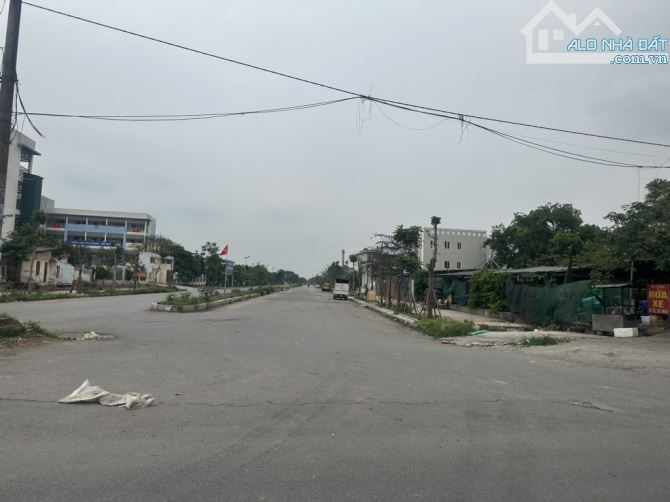 Bán nhà c4 Đức Giang 75m x 4,6m nở hậu, oto tránh kinh doanh, giá đầu tư chỉ hơn 9 tỷ. LH - 3