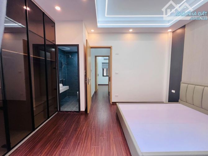 Bán Nhà Vĩnh Phúc, Ba Đình 50m² x 5T, giá 10.2 tỷ – Ngõ thông rộng – Gần phố – 30m Ô Tô Đỗ - 3
