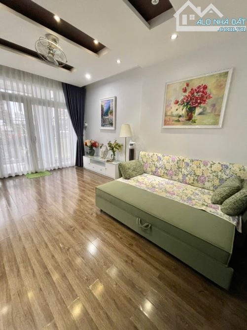 Bán Nhà Mặt Tiền đường Nguyễn Hữu Huân - 3