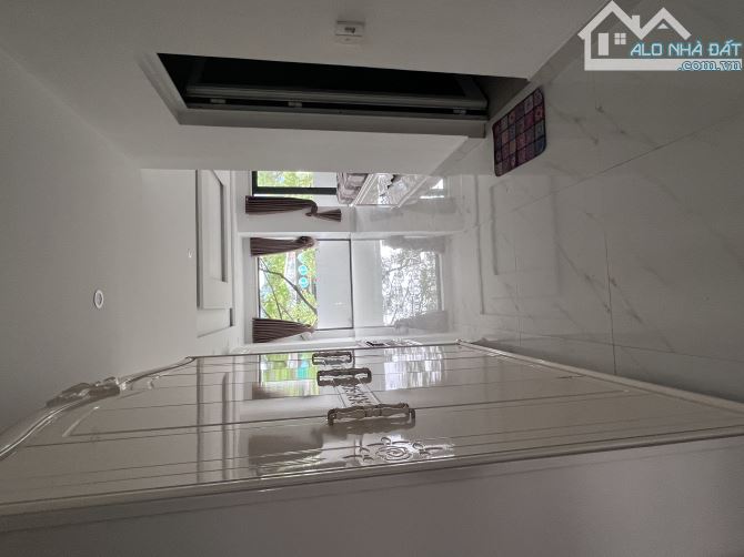 Nhà 4 tầng mặt tiền Nguyễn Tất Thành - 3
