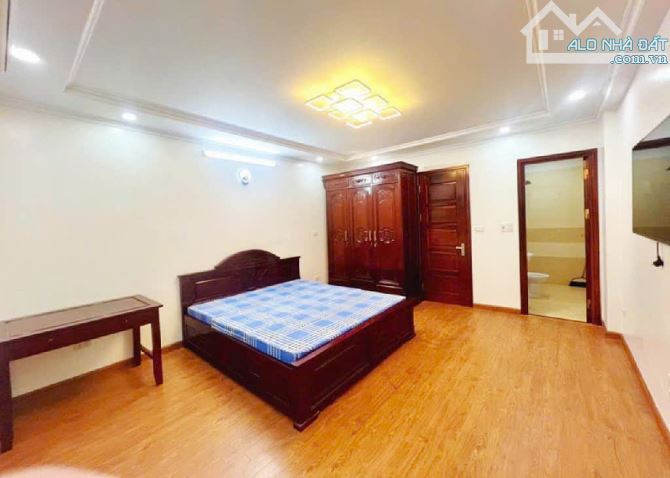 LÔ GÓC Hoàng Quốc Việt-Dân xây-43m x 5T- MT6m- gần phố- 9 tỷ hơn - 4