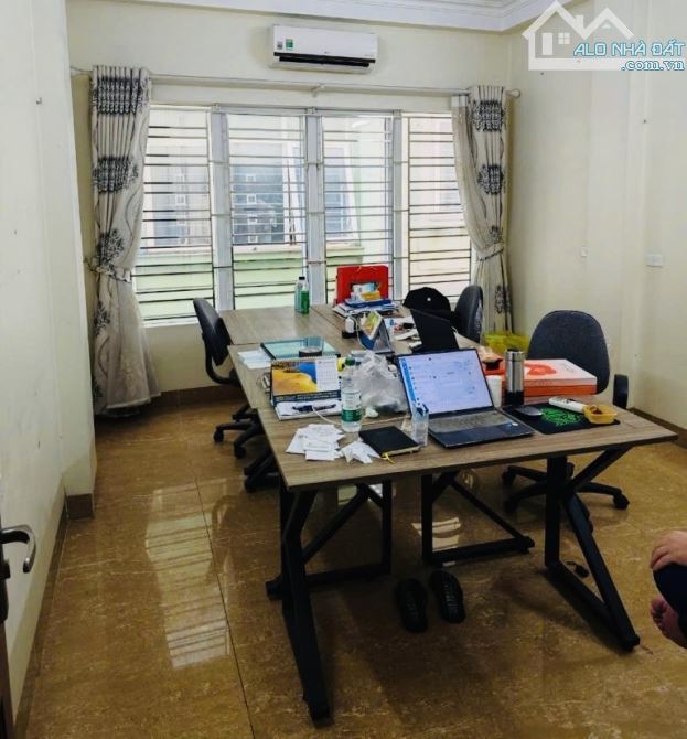 Trần Quốc Hoàn -Phân Lô Ô Tô Tránh Cạnh Đh Quốc Gia ,Trung Tâm Thương Mại * DT 40m .6 Tầng - 4