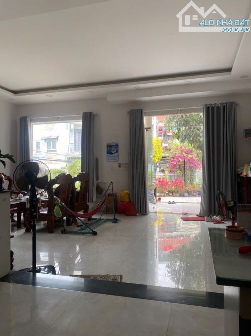 Biệt thự 2 lầu, HXH, Khu Bộ Công An, Quận 7. 320m2 - ngang 10m. Chỉ hơn 50tr/m - 4
