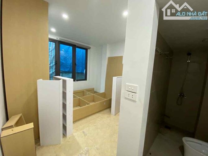 HOÀNG QUỐC VIỆT CẦU GIẤY, 5 TẦNG THANG MÁY, DT40M2 MT4M, Ô TÔ ĐỖ. Tc 12tỷ - 4
