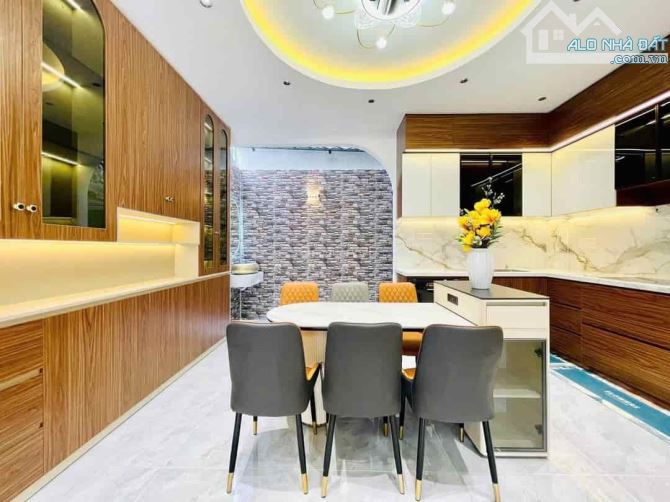 Cần tiền,Bán gấp,Nhà Quận2 Nguyễn Văn Kỉnh,65m2 Giá 5tỷ680(4PN5WC),Hẻm 5m - 4