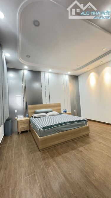 Bán Biệt Thự Khu HimLam Quận 7, 200m2 
Hầm , 4 lầu siêu đẹp 62 tỳ - 4