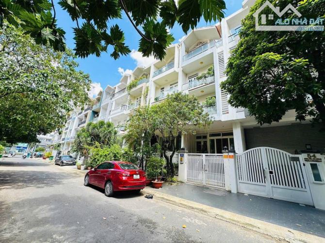 Cần bán " Tháo" Biệt thự Nam Long DTSD hơn 400m2, 3 lầu, sô hồng, ngay Vincom Q7 có 27 tỷ - 4
