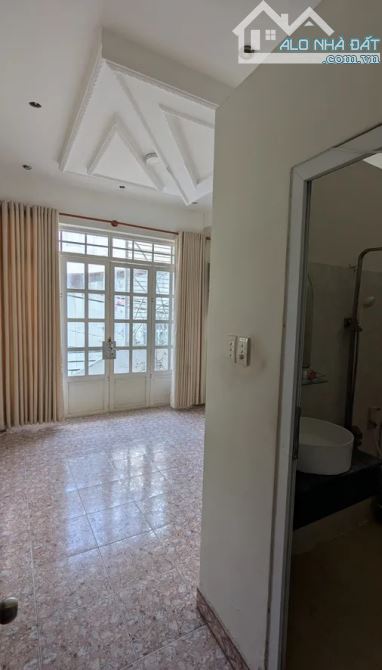 BÁN NHÀ HXH THÍCH QUẢNG ĐỨC, P5, PHÚ NHUẬN. SÁT MT ĐƯỜNG. 5 TẦNG. TIỆN Ở. CHỈ 9 TỶ - 5