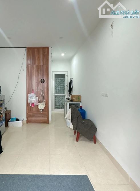 NGÕ 135 NGUYỄN  TRÃI NẰM TẠI VỊ TRÍ RẤT ĐẸP - GẦN PHỐ  - TRƯỚC NHÀ THOÁNG - NHÀ ĐANG CHO T - 5