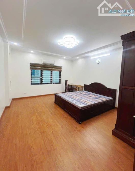 LÔ GÓC Hoàng Quốc Việt-Dân xây-43m x 5T- MT6m- gần phố- 9 tỷ hơn - 5