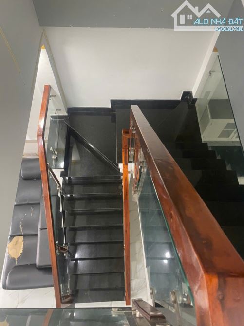 BÁN NHÀ 1 TRỆT 1 LẦU P.TÂN VẠN GẦN CHỢ GIÁ RẺ, DT 60M2, THỔ CƯ 100%, HẺM 3 GÁC THÔNG, SỔ R - 5