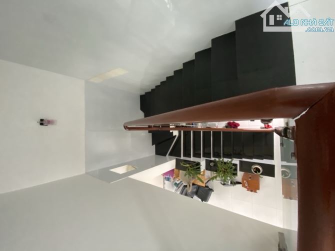 NHÀ 2 TẤM MẶT TIỀN ĐƯỜNG NHỰA 8m ,Giá chưa tới 40tr/m2 rẻ hơn đất  -  Nguyễn Bình - 5