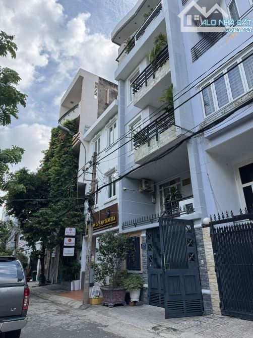 Bán nhà Khu công viên 42 Nguyễn Minh Hoàng - DT: 5mx17m - 4 tầng mới -giá 21,9 tỷ TL - 2