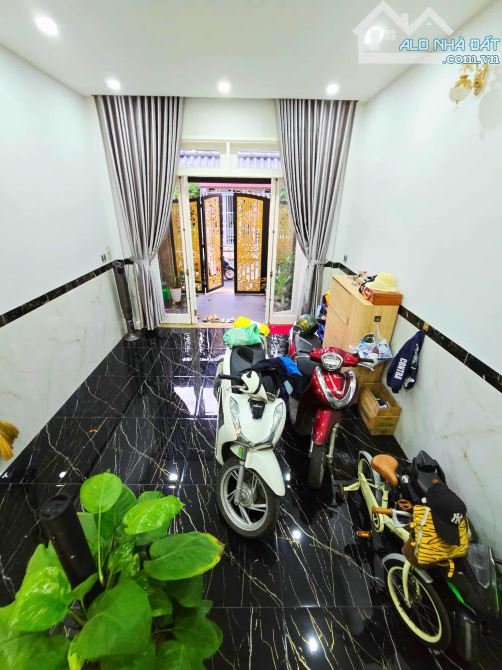 BÁN NHÀ PHỐ 4 TẦNG, ĐƯỜNG Ô TÔ 8M, GẦN CHỢ LONG TRƯỜNG – CHỈ 5 TỶ - 5