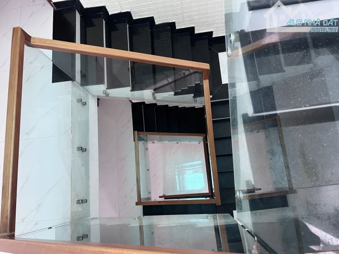Nhà 4 tầng mặt tiền Nguyễn Tất Thành - 6