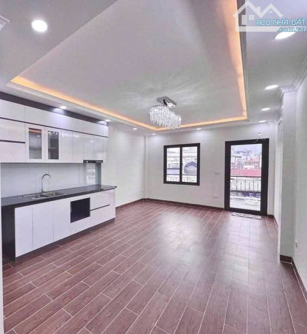 NHÀ 7 TẦNG THANG MÁY - PHỐ KIM MÃ - NGÕ Ô TÔ NHỎ - KINH DOANH - 3 MẶT THOÁNG . - 7