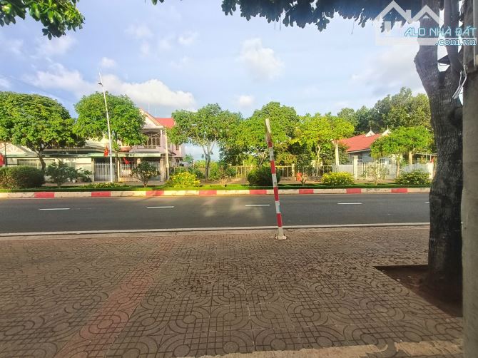 BÁN GẤP NHÀ MẶT TIỀN THỊ TRẤN NGÃI GIAO BÀ RỊA VŨNG TÀU - 7x50M 5,5 TỶ THƯƠNG LƯỢNG - 7