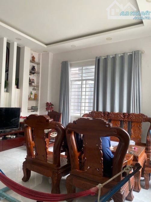 Biệt thự 2 lầu, HXH, Khu Bộ Công An, Quận 7. 320m2 - ngang 10m. Chỉ hơn 50tr/m - 7