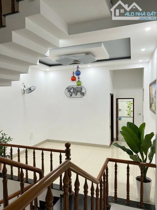 SẬP HẦM NHÀ 3 TẦNG MỚI ĐẸP CÙ CHÍNH LAN Ô TÔ NGỦ TRONG SÂN DT 113M2 NGANG 5.1M CHỈ 6.2 TỶ - 7