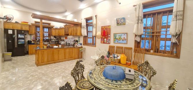 Bán biệt thự xịn xò thành phố biên hòa  + diện tích đất: 15x20  + hiện trạng 1 trệt 2 lầu - 8