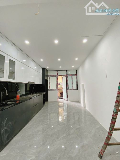 BÁN NHÀ LÁNG TRUNG – THANG MÁY – FULL NỘI THẤT –39m² - GIÁ CHỈ 9.5 TỶ